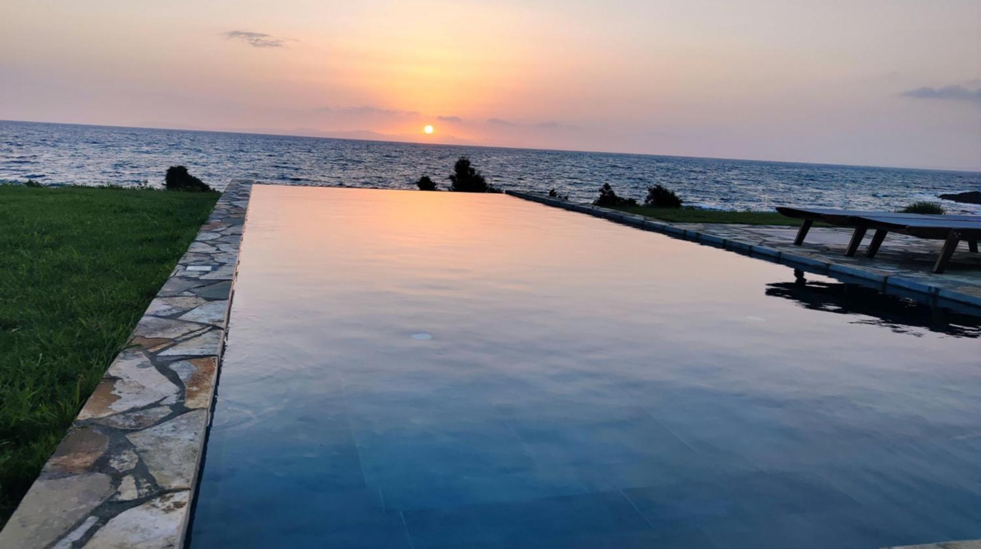 Real Life Homes Luxurious Seafront Villas Each With Their Own Private Pools Korakochori Exterior photo