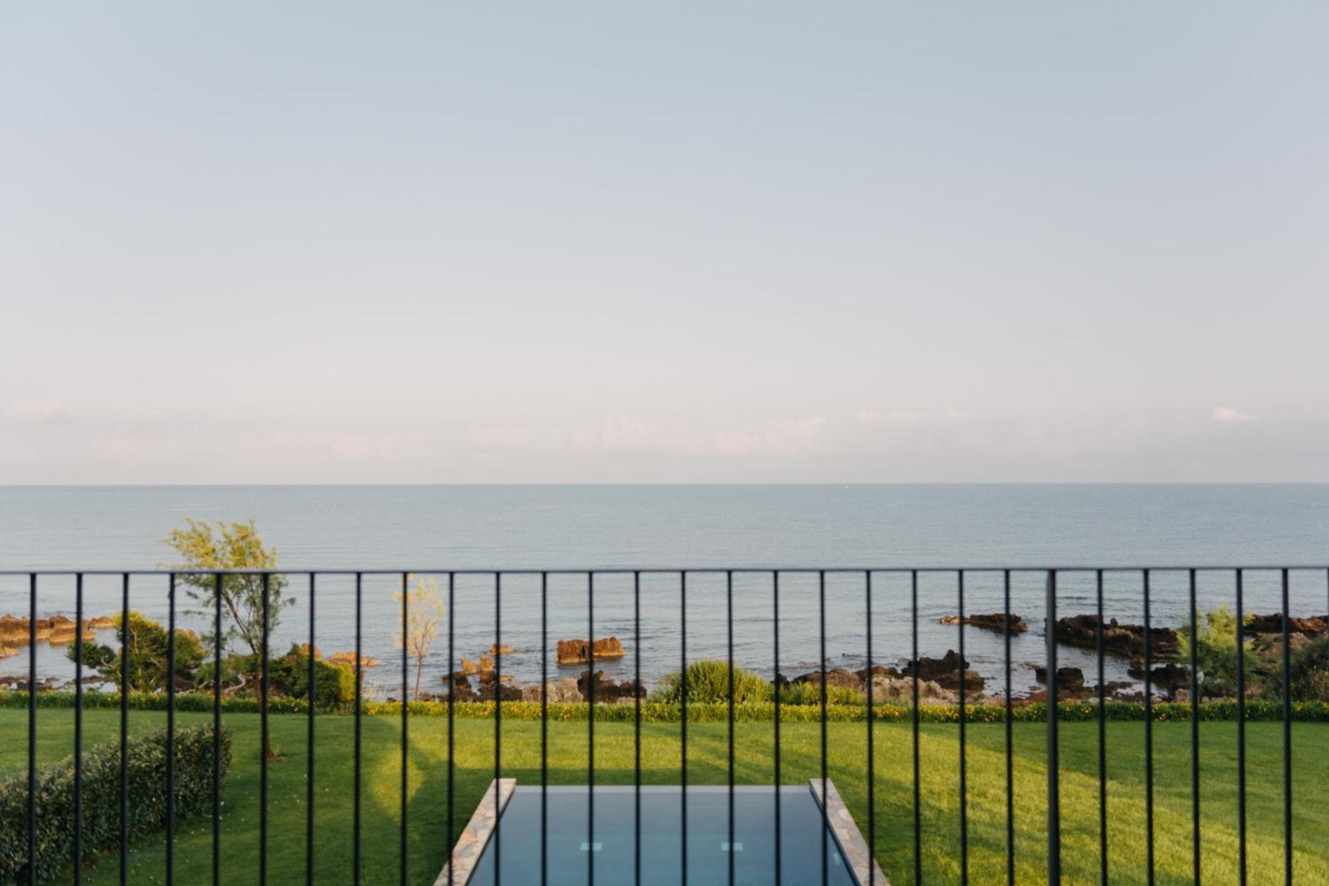 Real Life Homes Luxurious Seafront Villas Each With Their Own Private Pools Korakochori Exterior photo